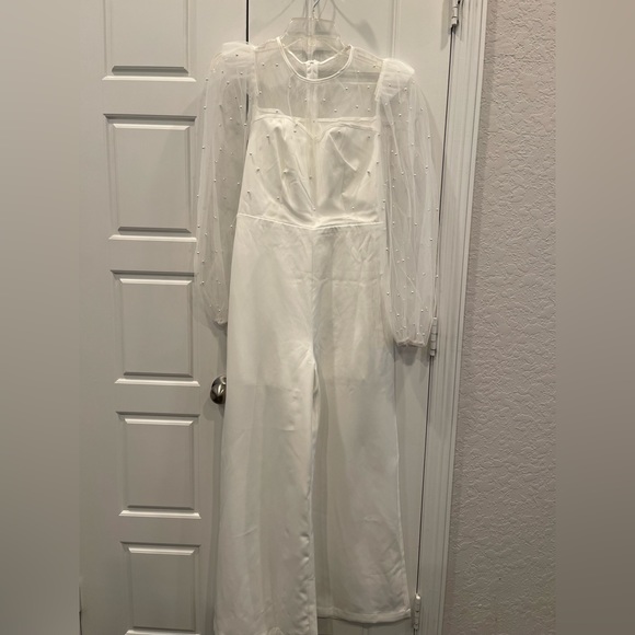 Woman’s White Jumpsuit w/ Tulle Sleeves with Pearls.Wide Leg. Size:Medium NWOT - Picture 2 of 16